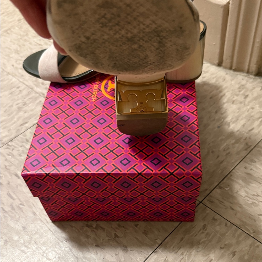 Tory Burch Two-Tone Sandals in Gray and Cream - Picture 4 of 7